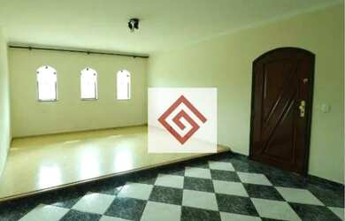 Imagem: A casa possui 3 Dormitórios, 3 Banheiros, 4 Vagas na garagem