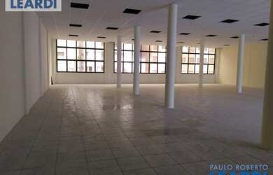 Imagem: O depósito possui 5 Vagas na garagem, 2.222m² de Área e