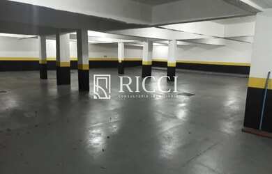 Imagem: O depósito possui 5 Vagas na garagem, 1376m² de Área e Imóvel