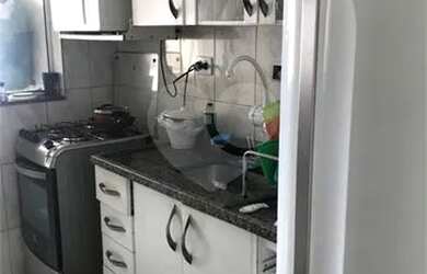 Imagem: O apartamento possui 3 Dormitórios, 1 Banheiro, 1 Vaga na garagem