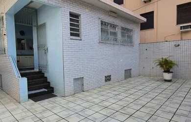 Imagem: A casa possui 3 Dormitórios, 4 Banheiros, 2 Vagas na garagem