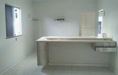 Imagem: A casa possui 2 Dormitórios, 2 Banheiros, 2 Vagas na garagem