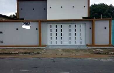 Imagem: A casa possui 3 Dormitórios, 2 Banheiros, 2 Vagas na garagem