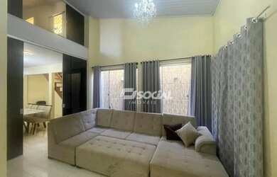 Imagem: A casa possui 4 Dormitórios, 1 Banheiro, 2 Vagas na garagem