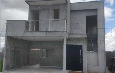 Imagem: A casa em condomínio possui 4 Dormitórios, 2 Banheiros, 2