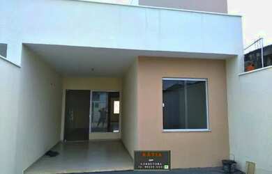 Imagem: A casa possui 2 Dormitórios, 2 Banheiros, 2 Vagas na garagem