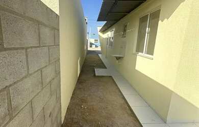 Imagem: A casa possui 2 Dormitórios, 1 Banheiro, 2 Vagas na garagem