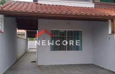 Imagem: A casa possui 2 Dormitórios, 2 Banheiros, 2 Vagas na garagem