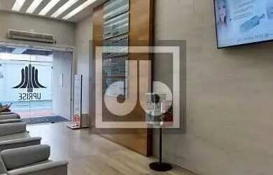 Imagem: O depósito possui 1 Vaga na garagem, 33m² de Área e está