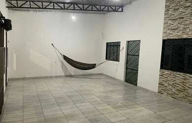 Imagem: A casa possui 2 Dormitórios, 1 Banheiro, 4 Vagas na garagem