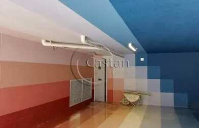 Imagem: O depósito possui 2 Vagas na garagem, 240m² de Área e está