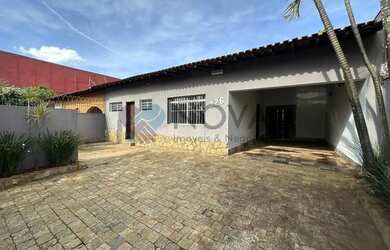 Imagem: O depósito possui 3 Vagas na garagem, 210m² de Área e está