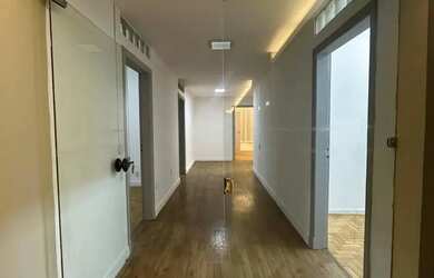 Imagem: O depósito possui 220m² de Área e está localizado em Centro