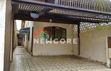 Imagem: A casa possui 3 Dormitórios, 2 Banheiros, 2 Vagas na garagem