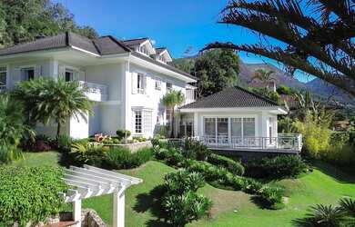 Imagem: A casa em condomínio possui 5 Dormitórios, 5 Banheiros, 4