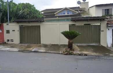 Imagem: A casa possui 4 Dormitórios, 4 Banheiros, 2 Vagas na garagem