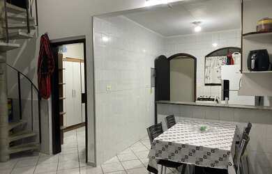 Imagem: A casa possui 2 Dormitórios, Acomodam 10 pessoas, 1 Vaga na