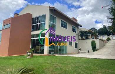 Imagem: A casa possui 4 Dormitórios, 4 Banheiros, 4 Vagas na garagem