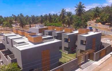 Imagem: A casa possui 3 Dormitórios, 3 Banheiros, 1 Vaga na garagem