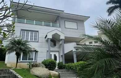 Imagem: A casa em condomínio possui 5 Dormitórios, 5 Banheiros, 4