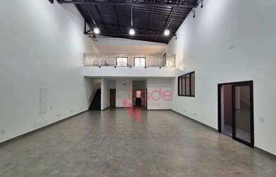 Imagem: O depósito possui 4 Vagas na garagem, 205m² de Área e está