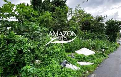 Imagem: O terreno possui 3.300m² de Área e está localizado em Parque