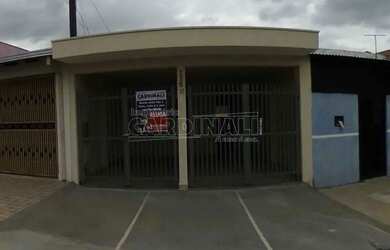 Imagem: A casa possui 2 Dormitórios, 1 Banheiro, 2 Vagas na garagem