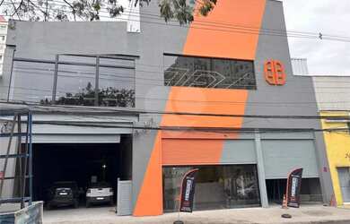 Imagem: O depósito possui 4 Vagas na garagem e 2100m² de Área e está