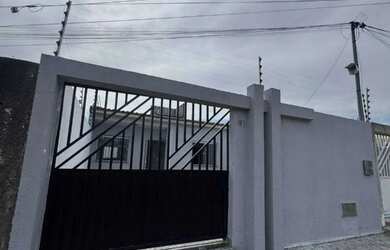 Imagem: A casa possui 2 Dormitórios, 1 Banheiro, 2 Vagas na garagem