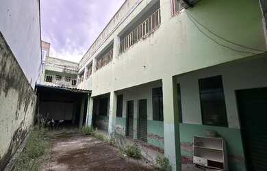 Imagem: O depósito possui 4 Vagas na garagem e 239322m² de Área e