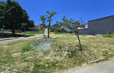 Imagem: O terreno possui 311m² de Área e está localizado em Campo