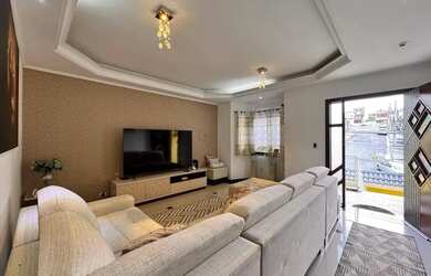 Imagem: A casa à venda possui 4 Dormitórios, 3 Banheiros, 4 Vagas