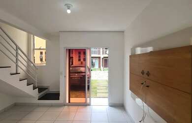 Imagem: A casa em condomínio possui 2 Dormitórios, 2 Banheiros, 1