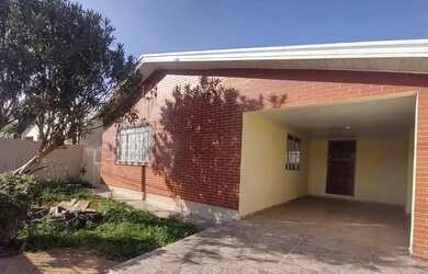 Imagem: A casa possui 2 Dormitórios, 1 Banheiro, 1 Vaga na garagem