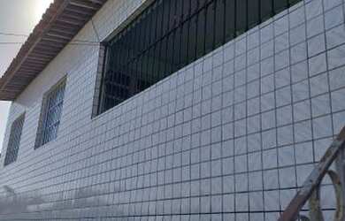 Imagem: A casa possui 3 Dormitórios, 1 Banheiro, 1 Vaga na garagem