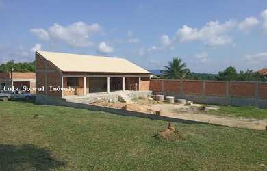 Imagem: A casa possui 2 Dormitórios, 2 Banheiros, 2 Vagas na garagem