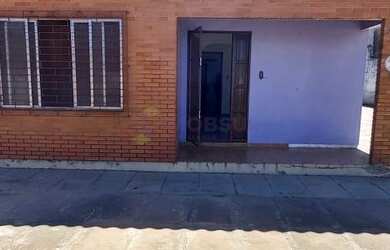 Imagem: A casa à venda possui 4 Dormitórios, 2 Banheiros, 1 Vaga na