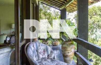 Imagem: A casa em condomínio possui 5 Dormitórios, 5 Banheiros, 3