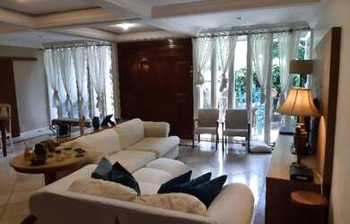 Imagem: A casa em condomínio possui 5 Dormitórios, 5 Banheiros, 5