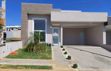 Imagem: A casa em condomínio possui 3 Dormitórios, 2 Banheiros, 4