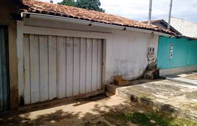 Imagem: A casa possui 2 Dormitórios, 1 Banheiro, 2 Vagas na garagem