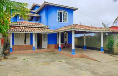 Imagem: A casa possui 3 Dormitórios, 2 Banheiros, 3 Vagas na garagem