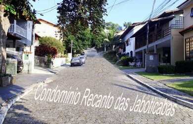 Imagem: A casa em condomínio possui 3 Dormitórios, 2 Banheiros, 3