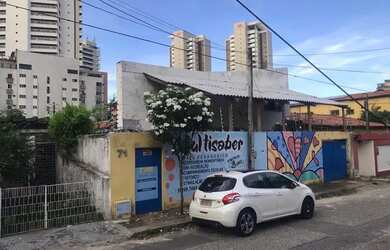 Imagem: A casa possui 5 Dormitórios, 4 Banheiros, 4 Vagas na garagem