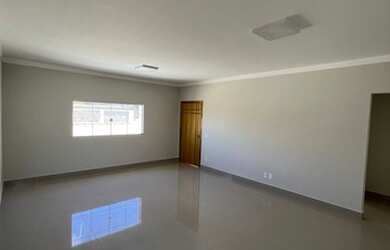 Imagem: A casa possui 3 Dormitórios, 3 Banheiros, 170m² de Área e