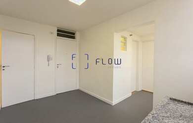 Imagem 13: Apartamento com 2 quartos (sem suíte), 2 banheiros, 1 vaga de garagem e elevador