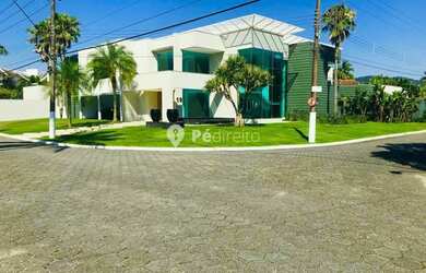 Imagem: A casa possui 5 Dormitórios, 5 Banheiros, 4 Vagas na garagem