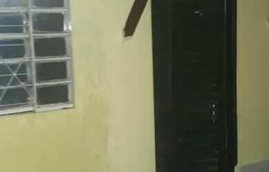 Imagem: A casa possui 1 Dormitório, 1 Banheiro, 1 Vaga na garagem e