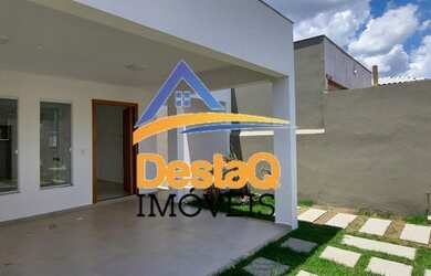 Imagem: A casa possui 3 Dormitórios, 3 Banheiros, 2 Vagas na garagem