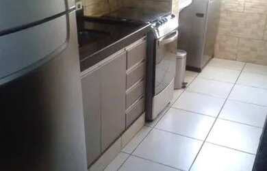 Imagem: O apartamento possui 2 Dormitórios, 1 Banheiro, 1 Vaga na garagem